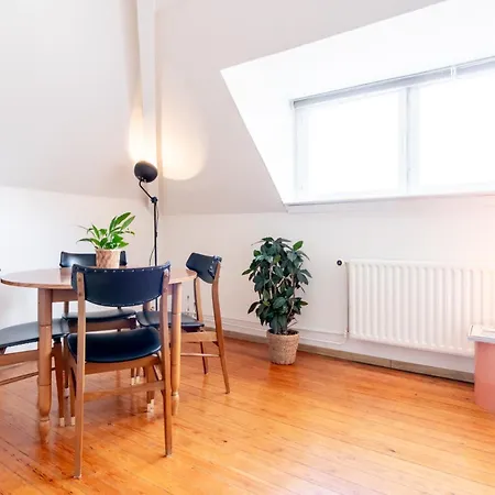 Private Nearby Old Town Apartment *